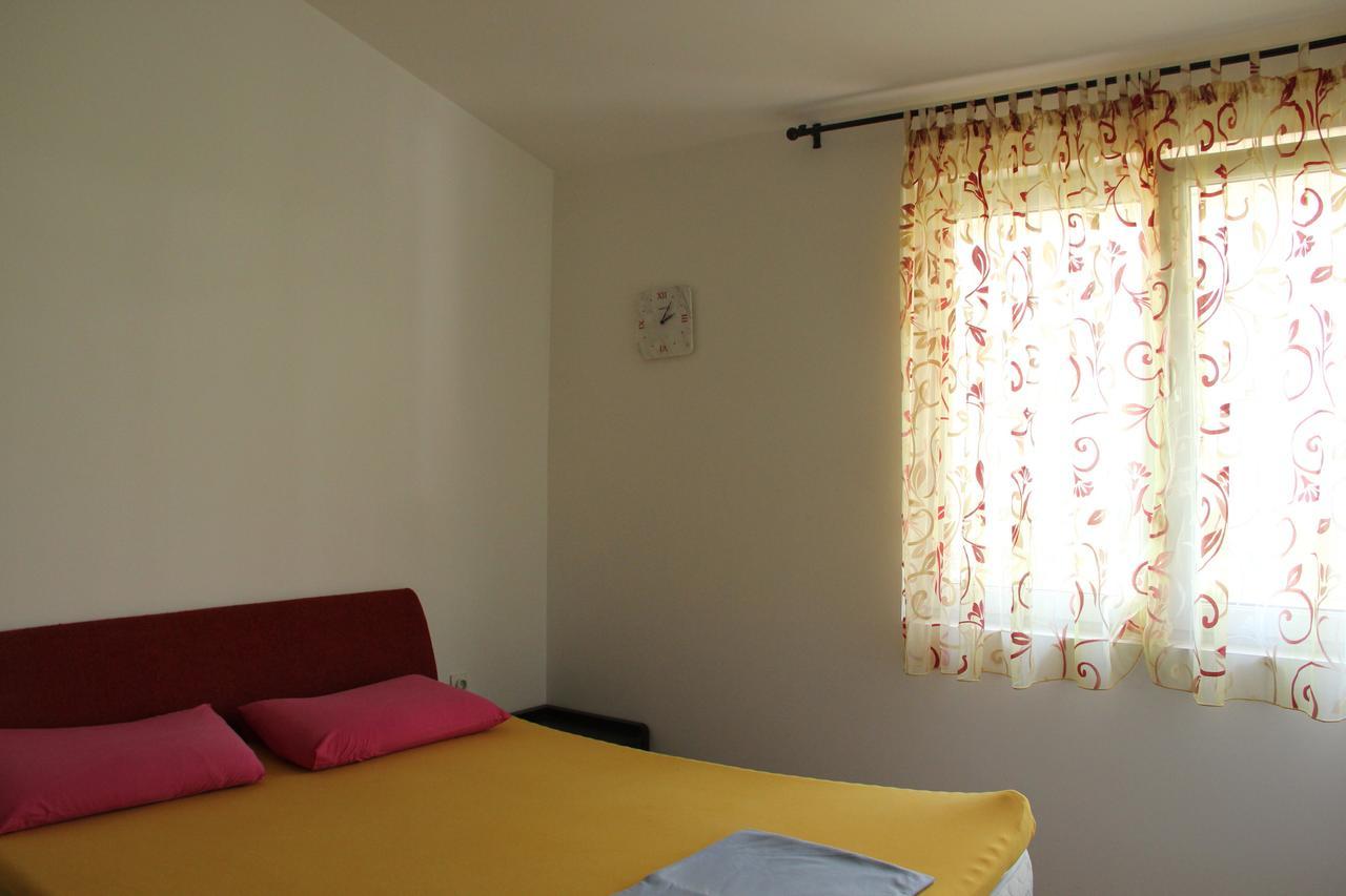 Apartments Durutovic บาร์ ภายนอก รูปภาพ